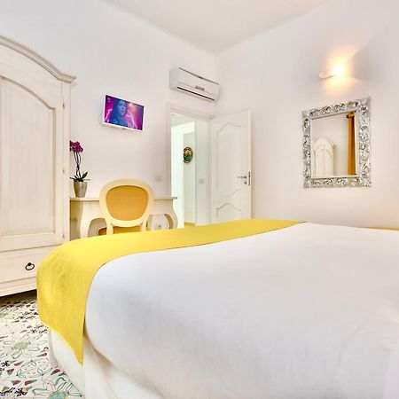 Smeraldo Holiday House كونكا دي ماريني الغرفة الصورة