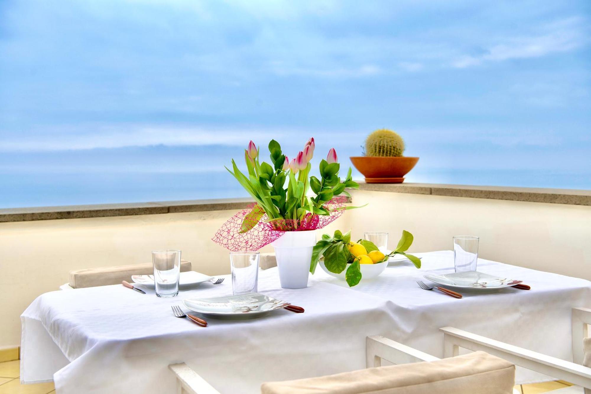Smeraldo Holiday House كونكا دي ماريني الغرفة الصورة