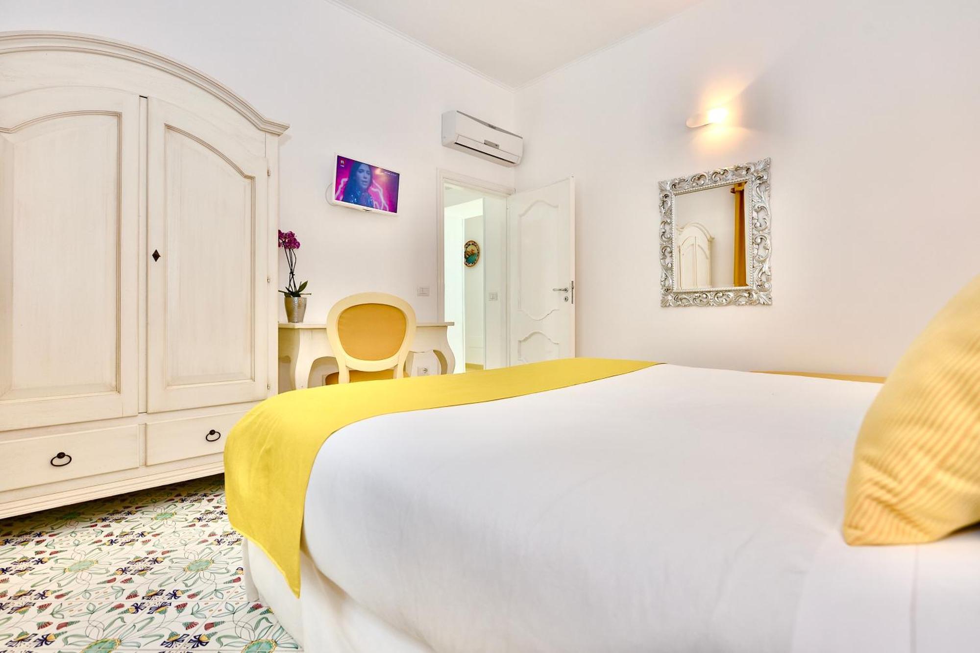 Smeraldo Holiday House كونكا دي ماريني الغرفة الصورة